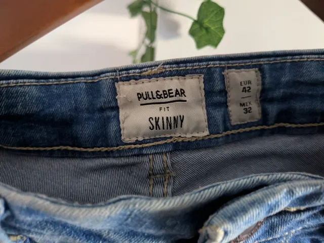 Pantalón vaquero Skinny desgastado