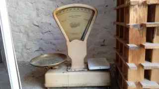 Báscula antigua de platos