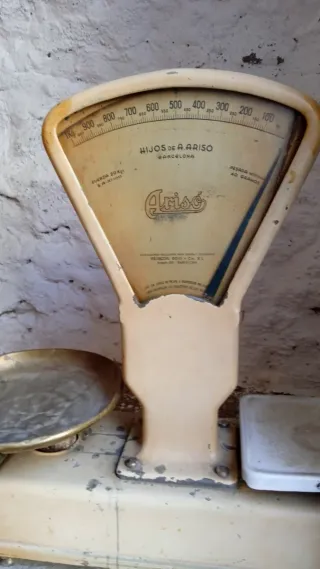 Báscula antigua de platos