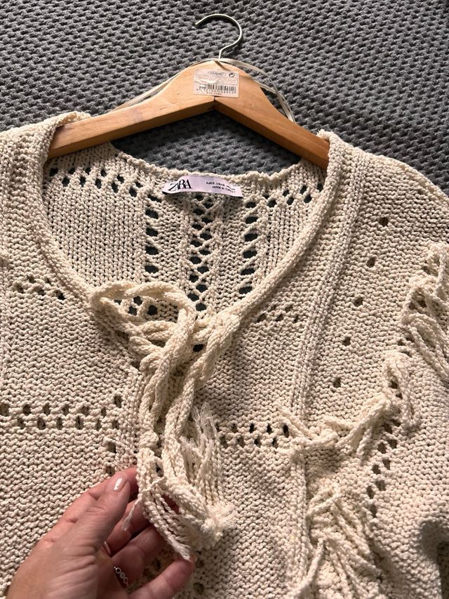 Jersey Zara flecos talla S beige