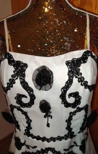 Vestido de fiesta blanco y negro