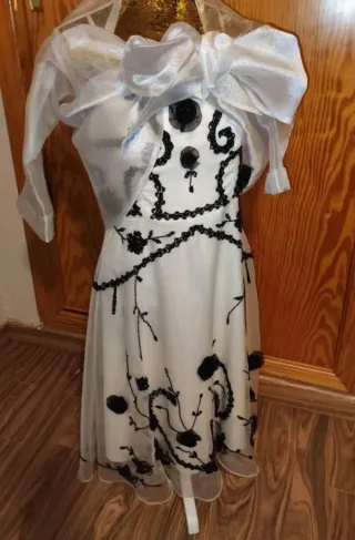 Vestido de fiesta blanco y negro