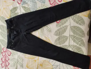 Pantalón vaquero negro mujer