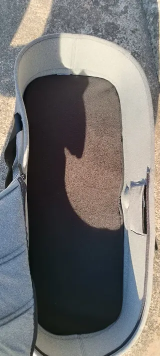 Capazo Bugaboo Bee 3 color gris.