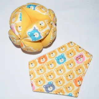 Pelota sensorial Montessori + Babero