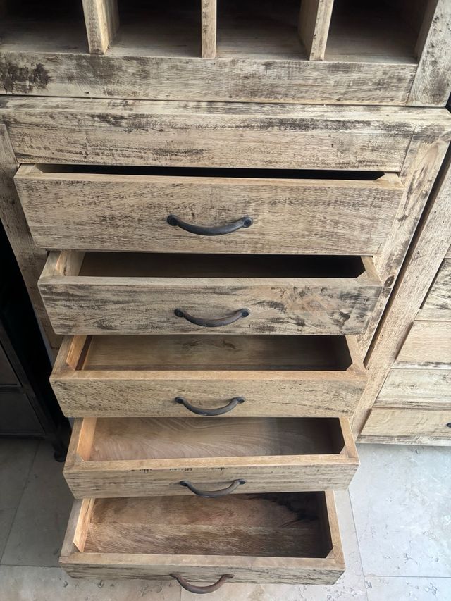 Mueble botellero de madera