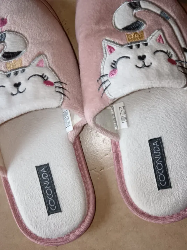 Ciabatte Coconuda con gattino ricamato