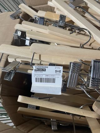 Percha BUMERANG IKEA para pantalones