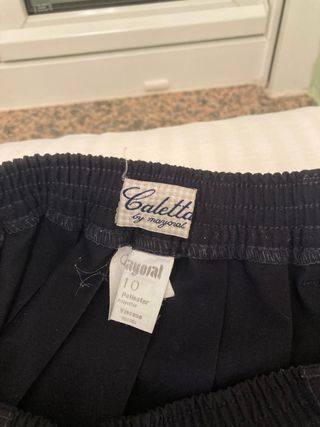 Falda plisada azul marino talla 7