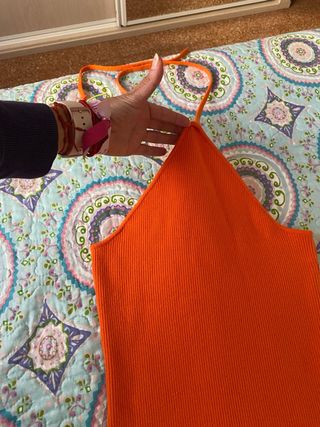 Vestido largo naranja con abertura lado izquierdo