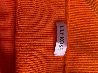 Vestido largo naranja con abertura lado izquierdo