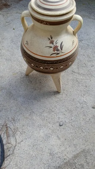 Cerámica Gallega Trípode Decorada