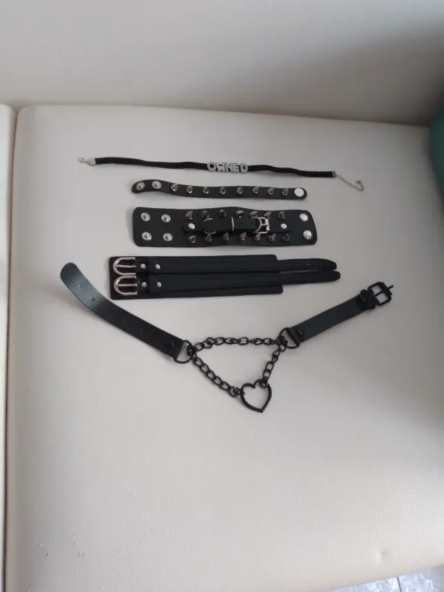 Conjunto Punk: Pulseras y Gargantillas