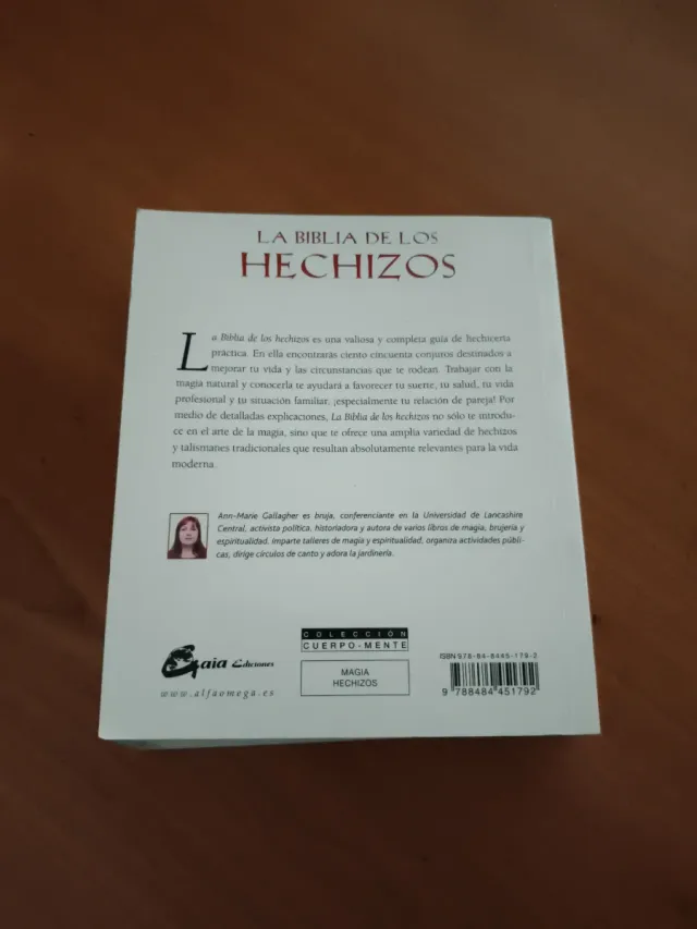 BIBLIA DE LOS HECHIZOS, LA: GUÍA COMPLETA DE HE...