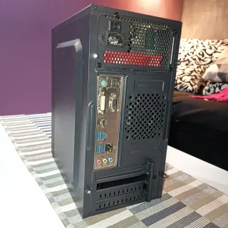 TORRE PC EN PERFECTO ESTADO