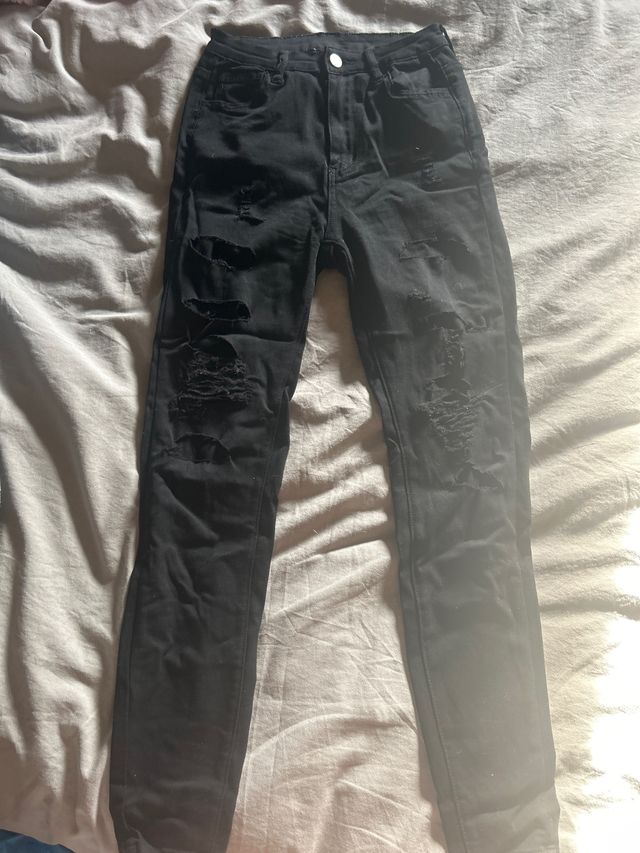 Pantalón negro XS con rotos
