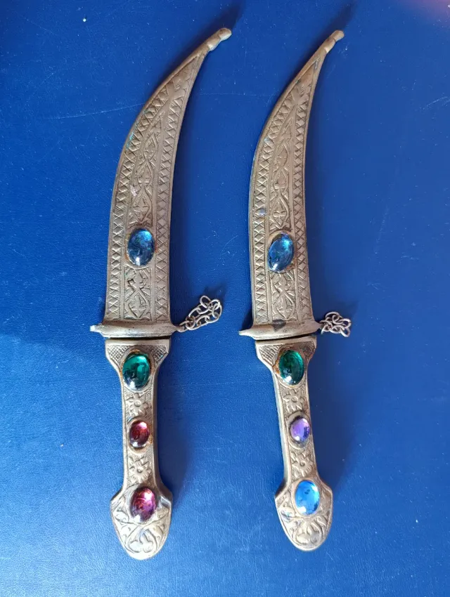 Daga turca decorativa con gemme