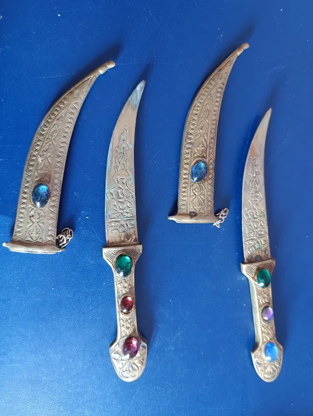 Daga turca decorativa con gemme