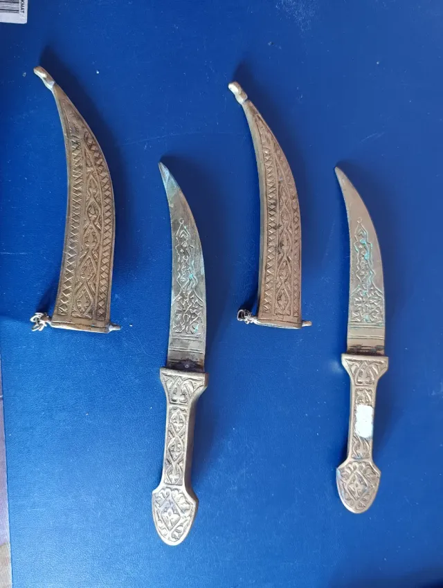 Daga turca decorativa con gemme