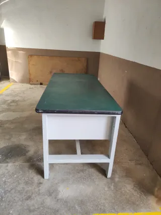 Banco de trabajo metálico robusto