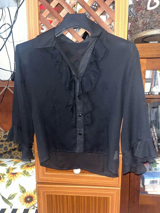 Blusa negra con volantes talla única