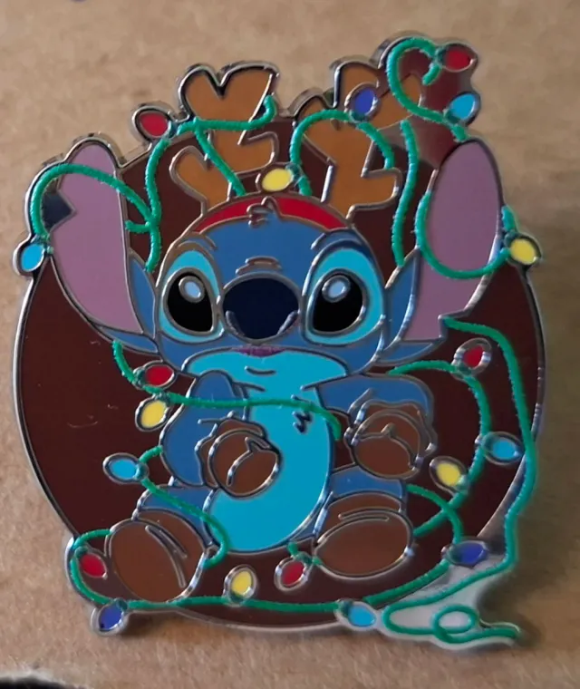 Pin de Stitch Navideño Nuevo