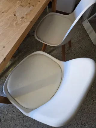 Mesa de madera IKEA y 4 sillas