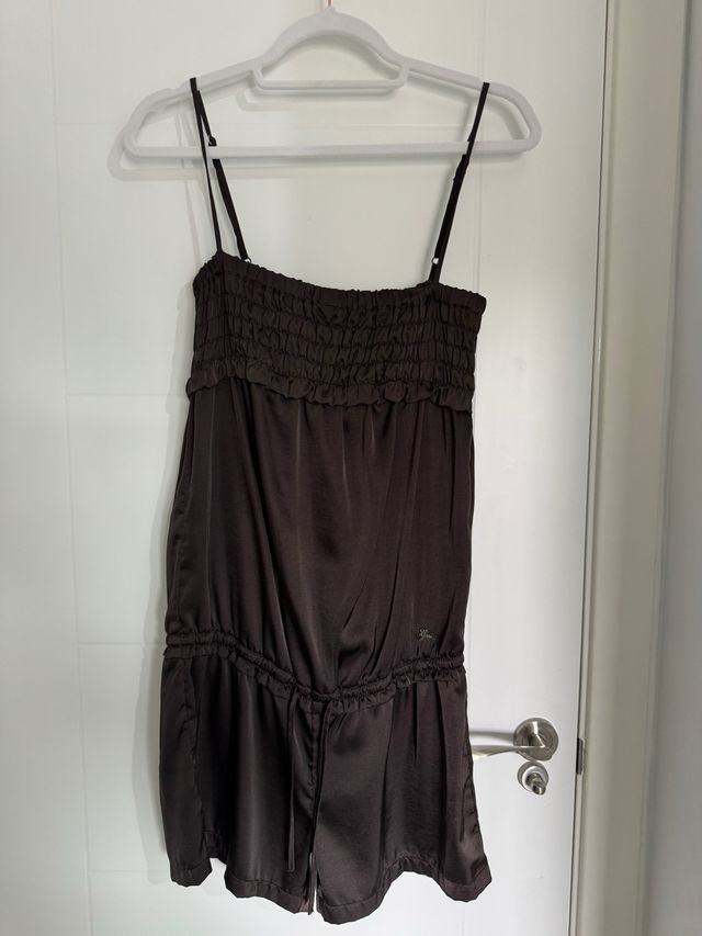 Mono Guess marrón corto