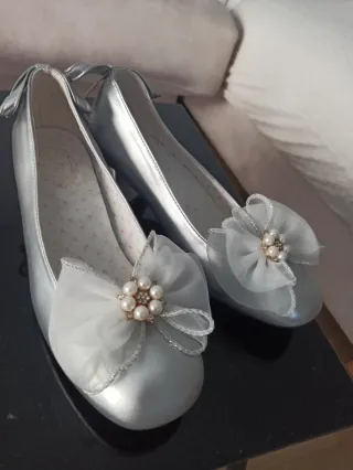 Zapatos de fallera plateados