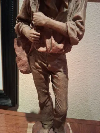 Figura Pasos Solitarios de Josep Bofill