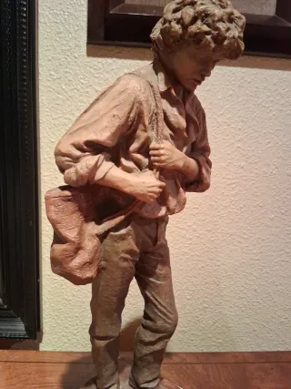 Figura Pasos Solitarios de Josep Bofill