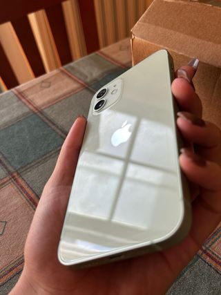 iPhone 12 64GB Verde + 7 Fundas + Protector