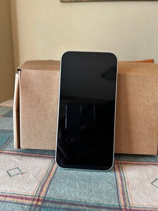 iPhone 12 64GB Verde + 7 Fundas + Protector