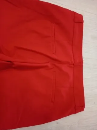 Pantalón recto rojo Stradivarius mujer
