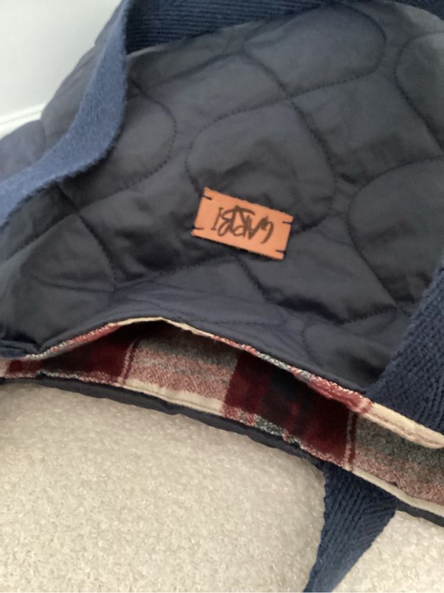 Bolso de tela acolchado reversible