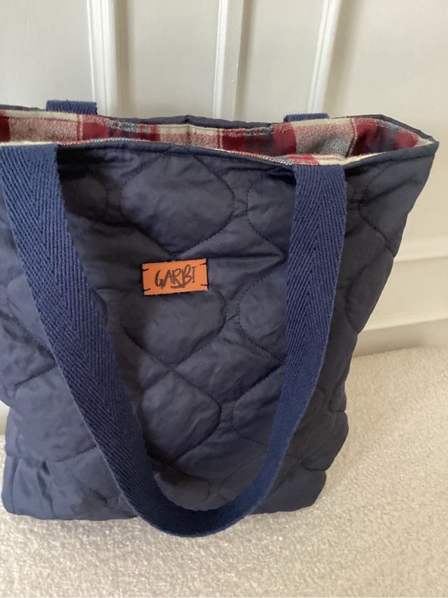 Bolso de tela acolchado reversible