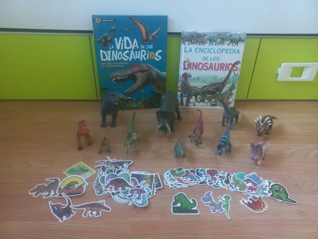 Pack Dinosaurios Juguete y Libros