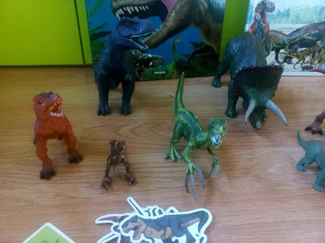 Pack Dinosaurios Juguete y Libros