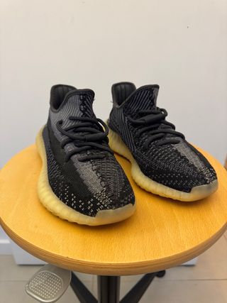 Adidas Yeezy Boost 37
