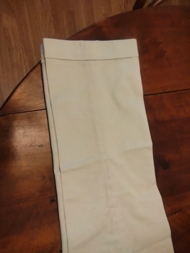 Pantalón de pinzas de señora beige