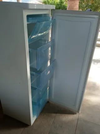 Congelador vertical blanco