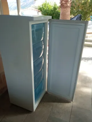 Congelador vertical blanco