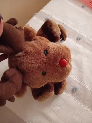 Peluche renna con sciarpa rossa