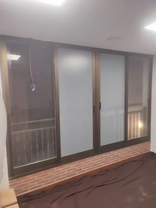 Balconera Ventana cristalera aluminio 320x210