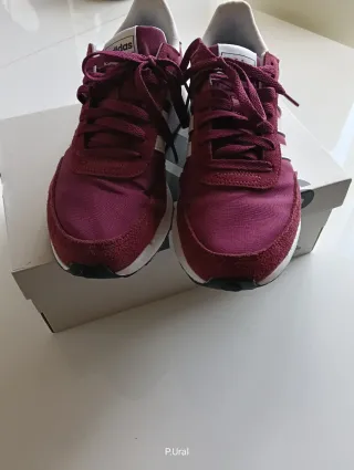 Zapatillas Adidas Hombre Talla 41.5 color granate