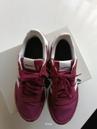 Zapatillas Adidas Hombre Talla 41.5 color granate