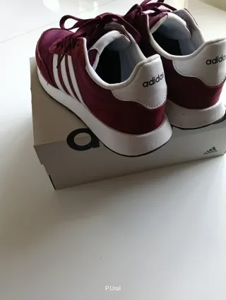 Zapatillas Adidas Hombre Talla 41.5 color granate