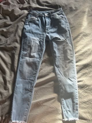 Pantalón vaquero desgastado talla XS