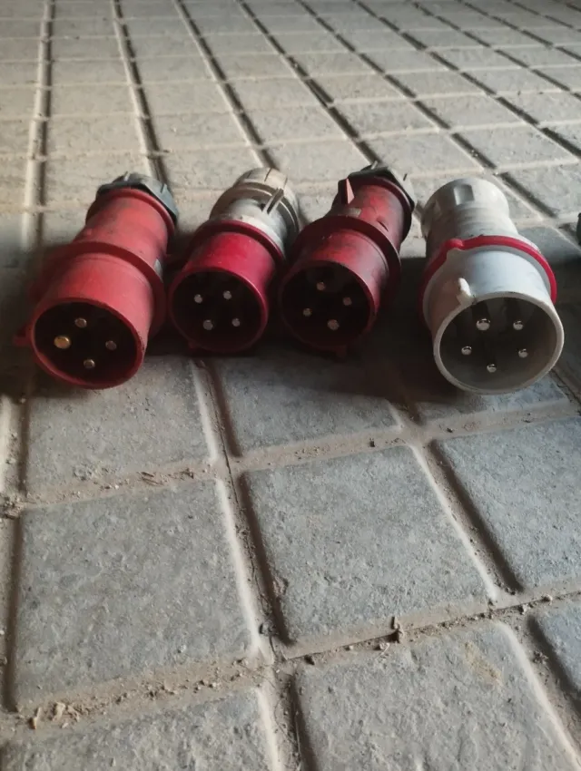 Petaca 4polos industrial 4 macho hembra 4 Machos