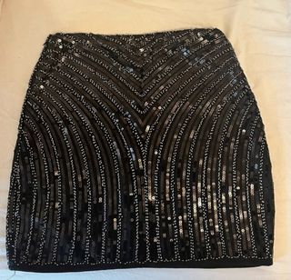 Falda negra lentejuelas y abalorios